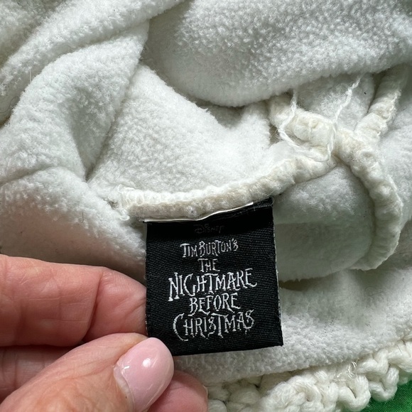 White Skull Crochet Beanie nightmare before Christmas - Picture 8 of 8